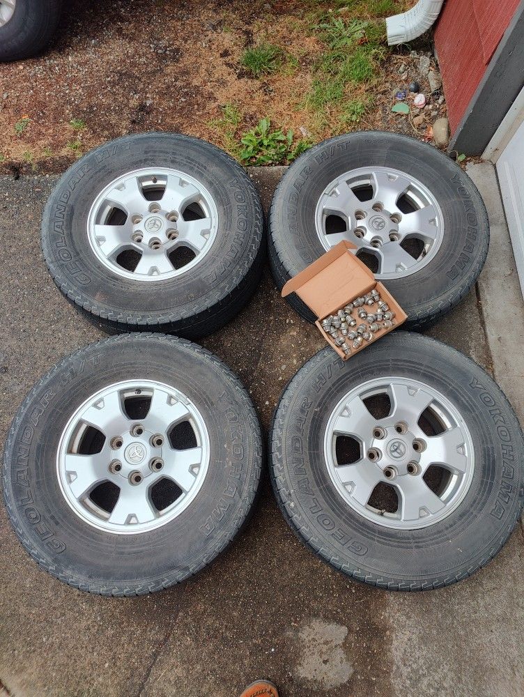 2005 Toyota Tacoma wheels, tires and lug nuts