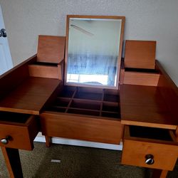 Vanity in excellent condition