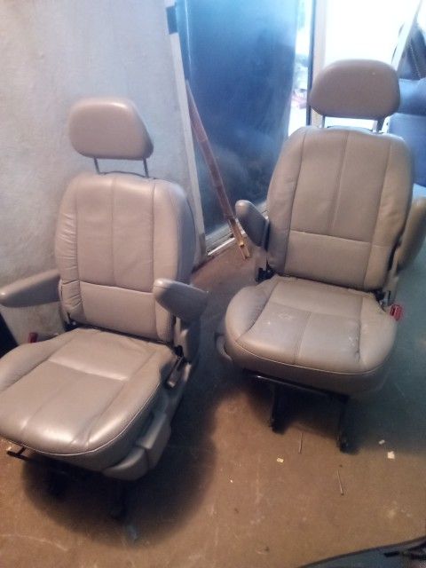 Gently Used Truck Seats ~*GREAT CONDITION*~