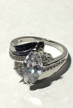 Women’s wedding engagement ring 💍 Sz 9.0