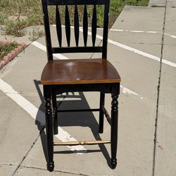 Tall chairs / bar stools