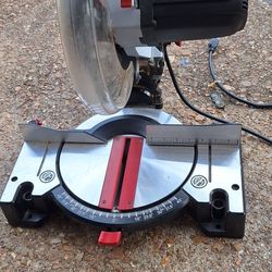 Craftsman 10 In Compund Mitter Saw With Laser Trac