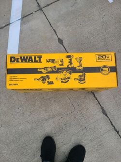 DEWALT 20V Brushless 7-Tool Combo Kit DCK730P2