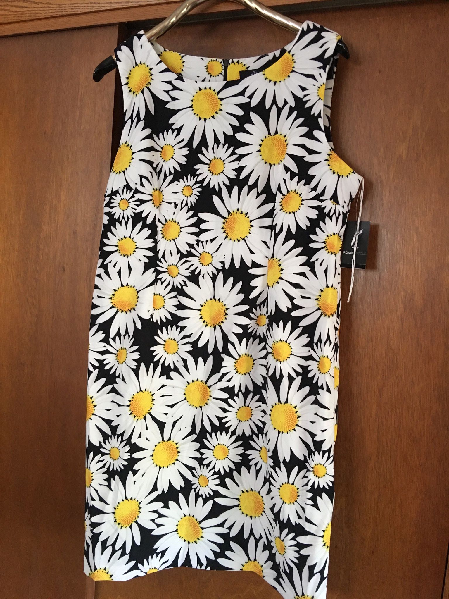 Ronni Nicole Sunflower Dress Sleeveless. Size 16. NEW WITH TAGS