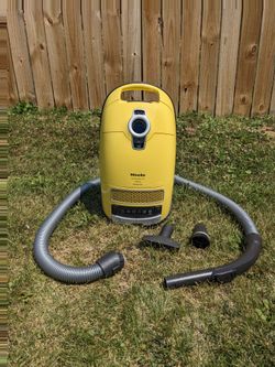 Miele Vacuum model SGFE0 Canister w/Attachments & hose only