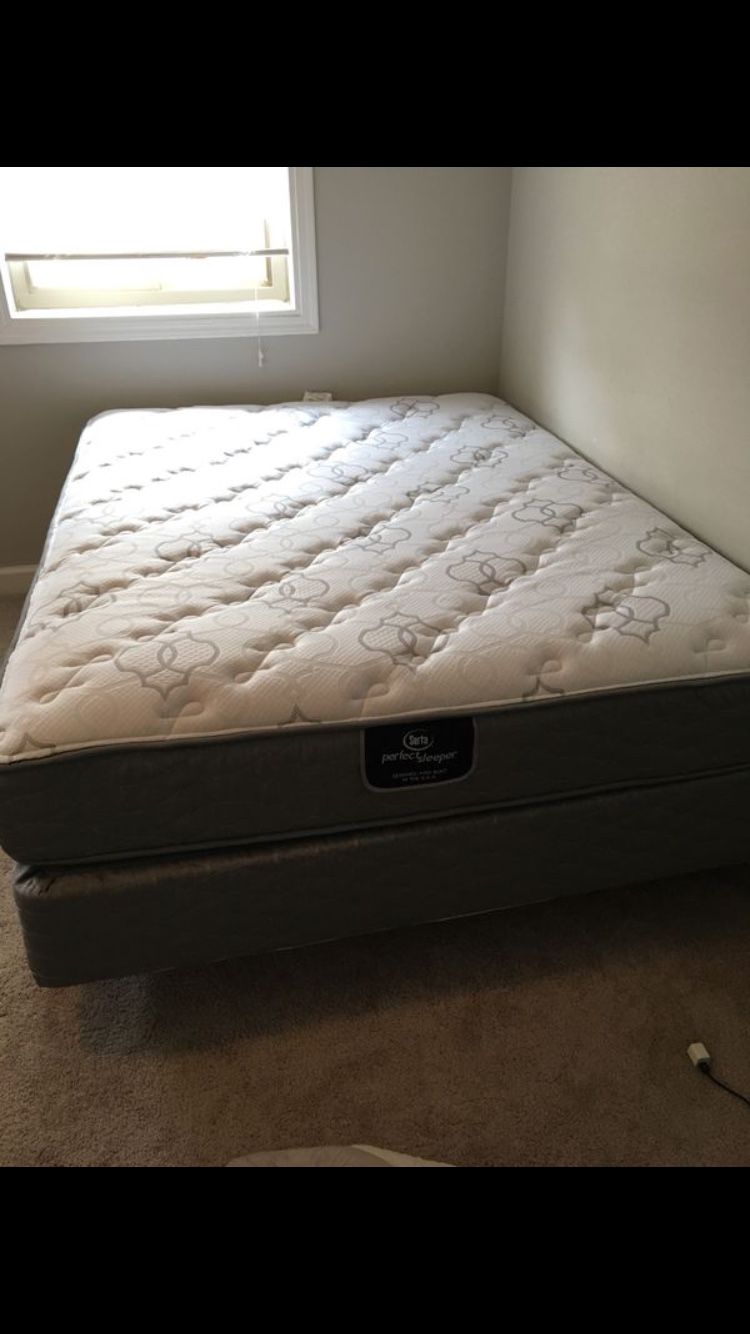 Queen serta mattress , waterproof cover , boxspring set