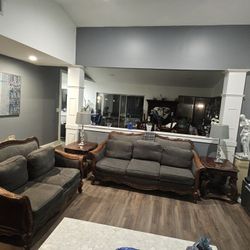 Living Room , Sofá, Love Seat, 2 End Table, And Bench