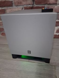 (1) YAMAHA HOME SUBWOOFER