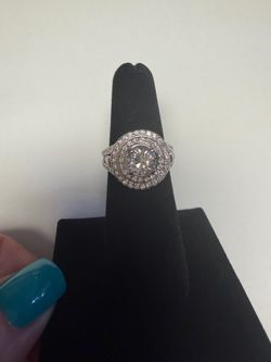 18K WHITE GOLD AND DIAMONDS RING SIZE 6.5