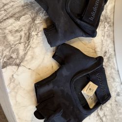 Lululemon Women’s Training Gloves – Black Camo (Size XS)