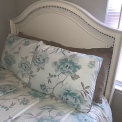 FULL Sized Diamond/Silver Bed Set