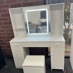 IRONCK Vanity Desk Set with Large LED Lighted Mirror & Power Outlet(missing 3 shelf and little damage)