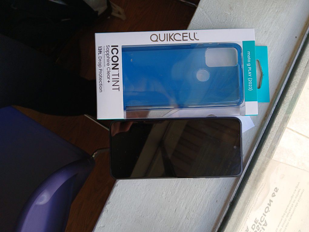 New In Box Moto G Play With Case
