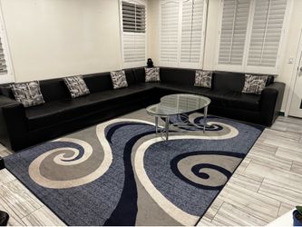 Living room Sectional, coffee table & Rug