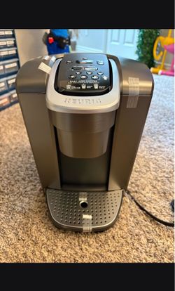 BRAND NEW Keurig K-Elite Single Serve Coffee Maker & Keurig Carousel