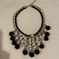 Chic Pearl Necklace