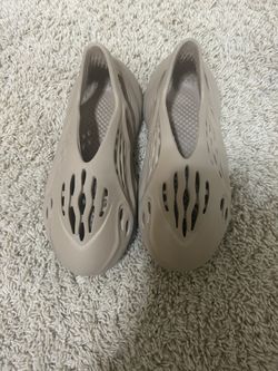 Yeezy foam runners men’s size 6 or 6.5