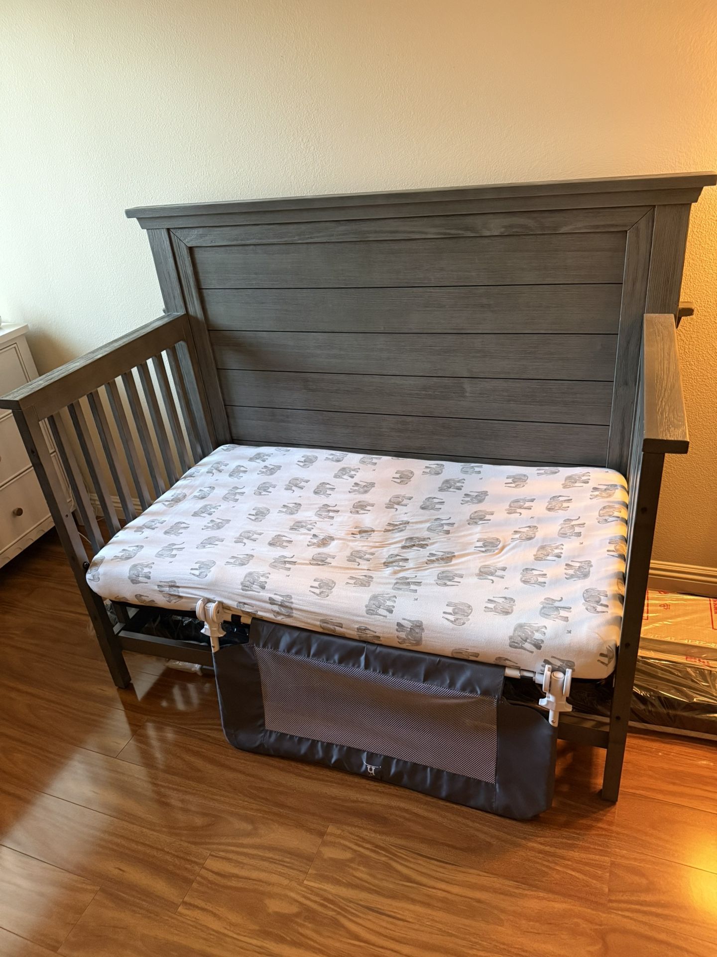 Dolce Babi Lucca Convertible Flat Top Crib
