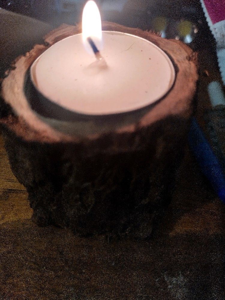 Custom Wood Carvings, Candle Holders, Paintings, Glass Art, Custom Clocks, Wood Burning Crafts, Earrings, Rings, Epoxy Jars,Turtles, Ear Gauge's, Neck