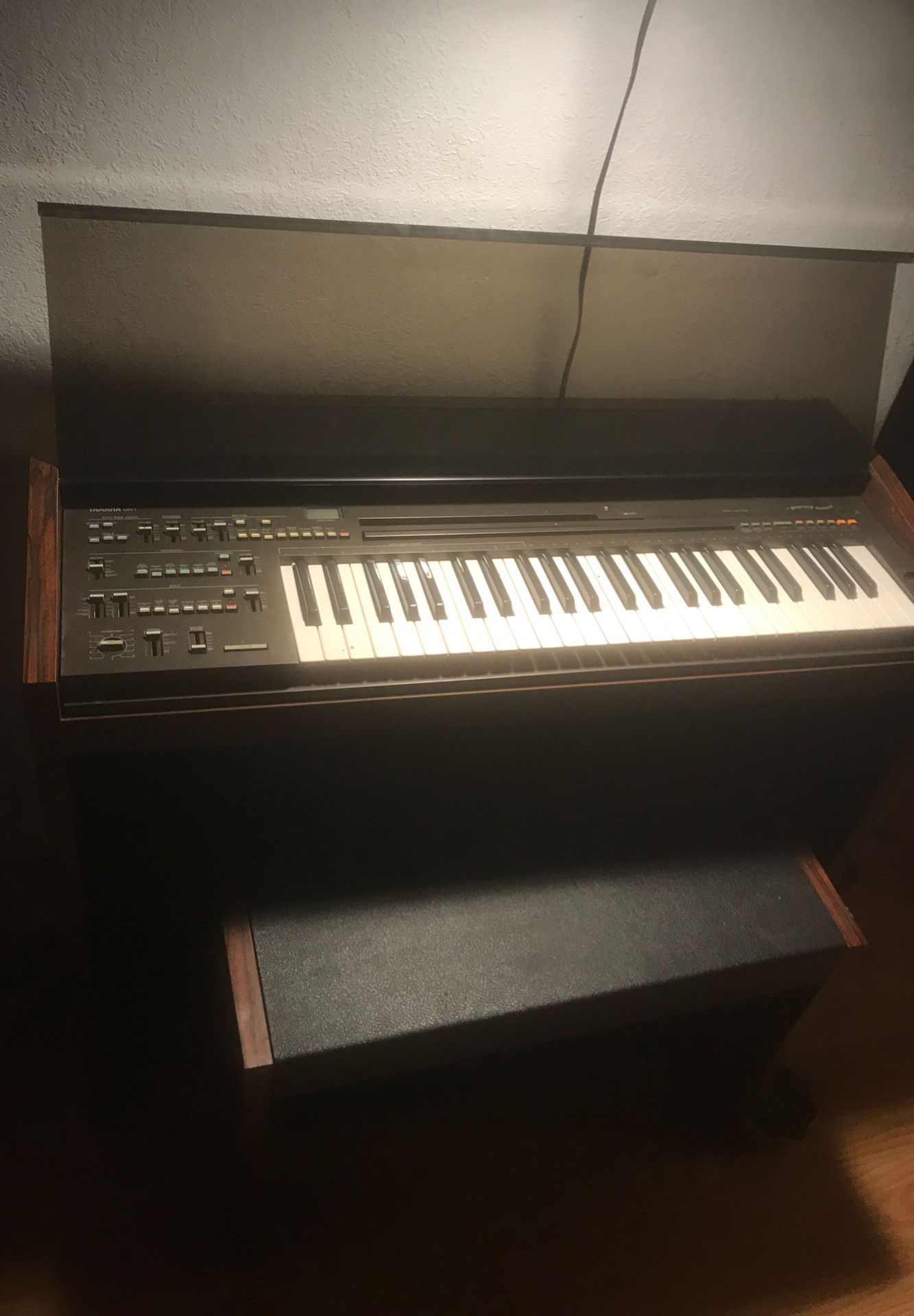 Wood mirror & Yamaha keyboard