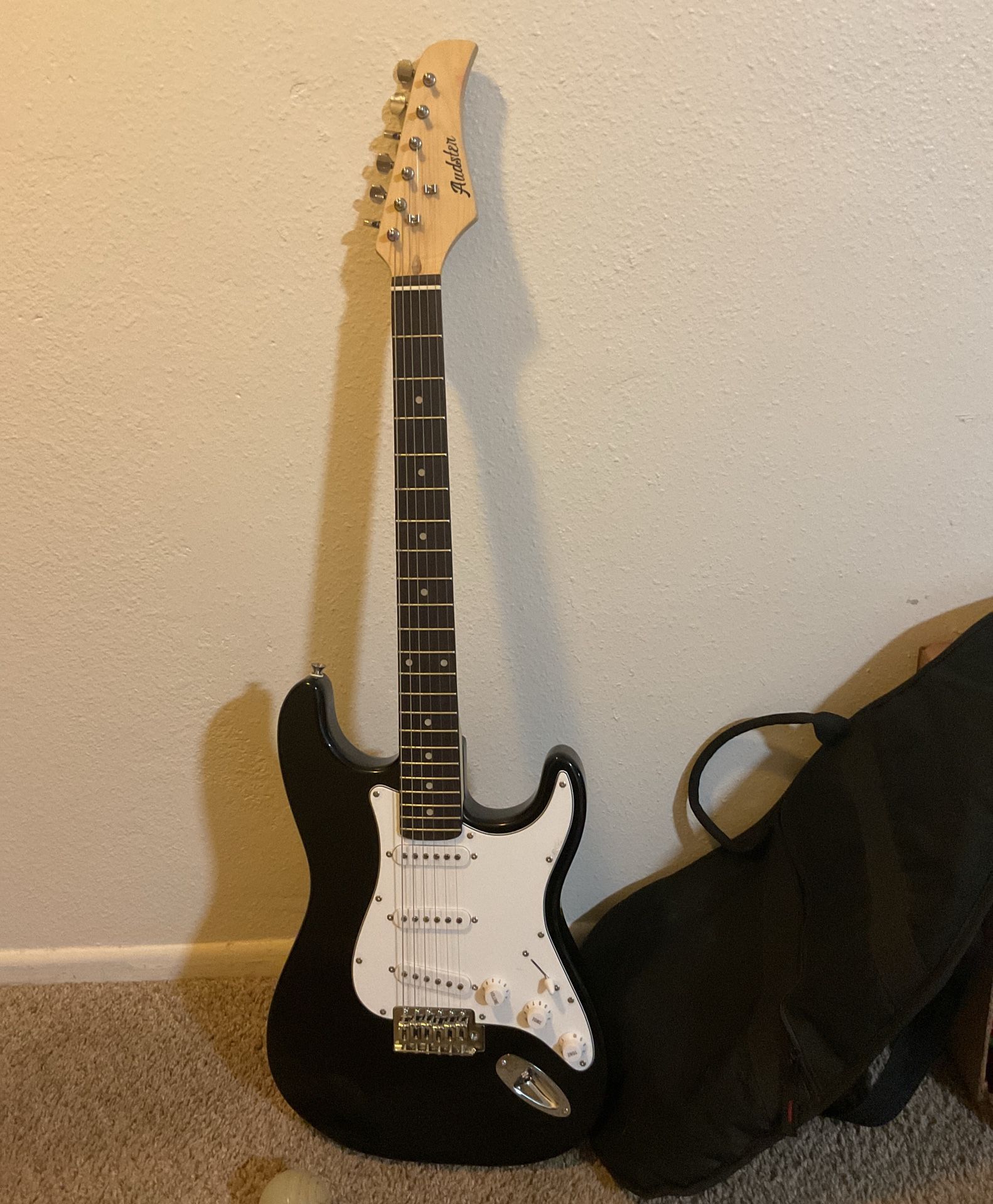 Stratocaster Style ‘lectric Guitar Made By “Audster”