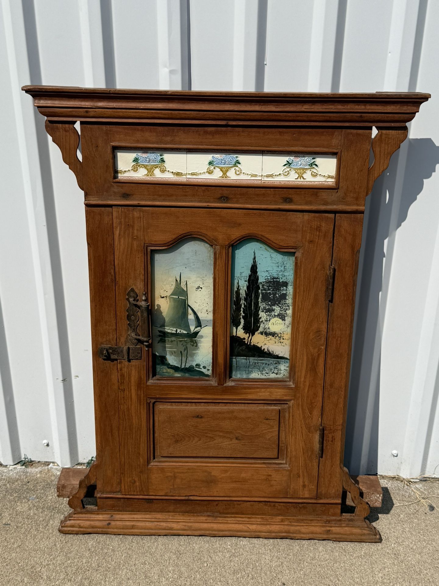 Antique Wooden Wall Cabinet / Gabinete de Pared Antiguo de Madera
