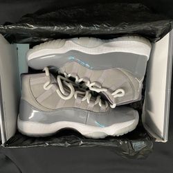 Size 8 Cool Grey 11’s