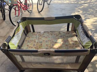 Playpen graco