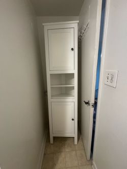 Corner bathroom cabinet