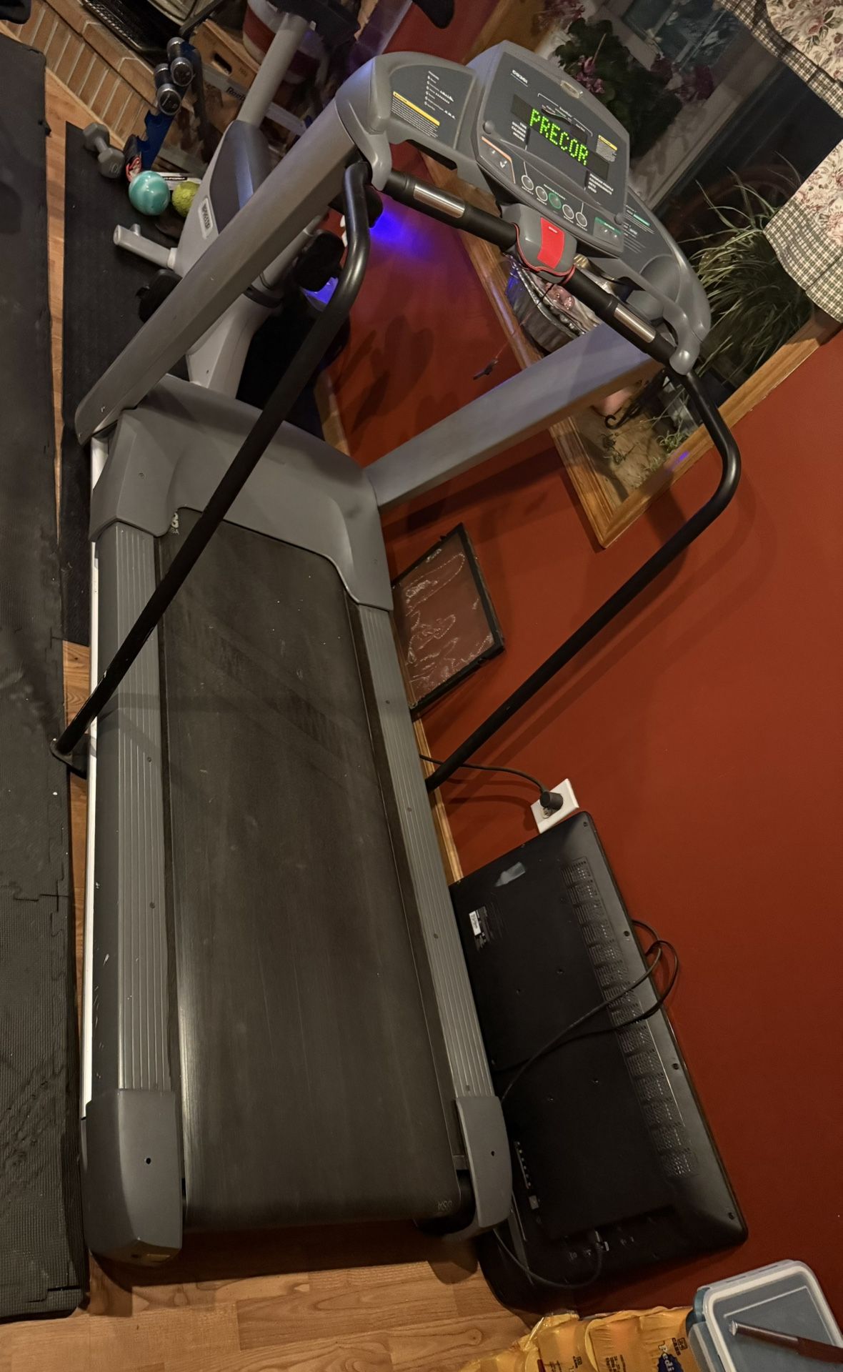 Precor C936i Heavy Duty Treadmill