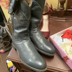 Size 7.5 B Gray Justin Boots
