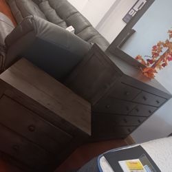 *Black Friday Now!!!*---Best Selling Peter Queen/King Bedroom Sets---From $799!!!---Delivery And Financing🫡