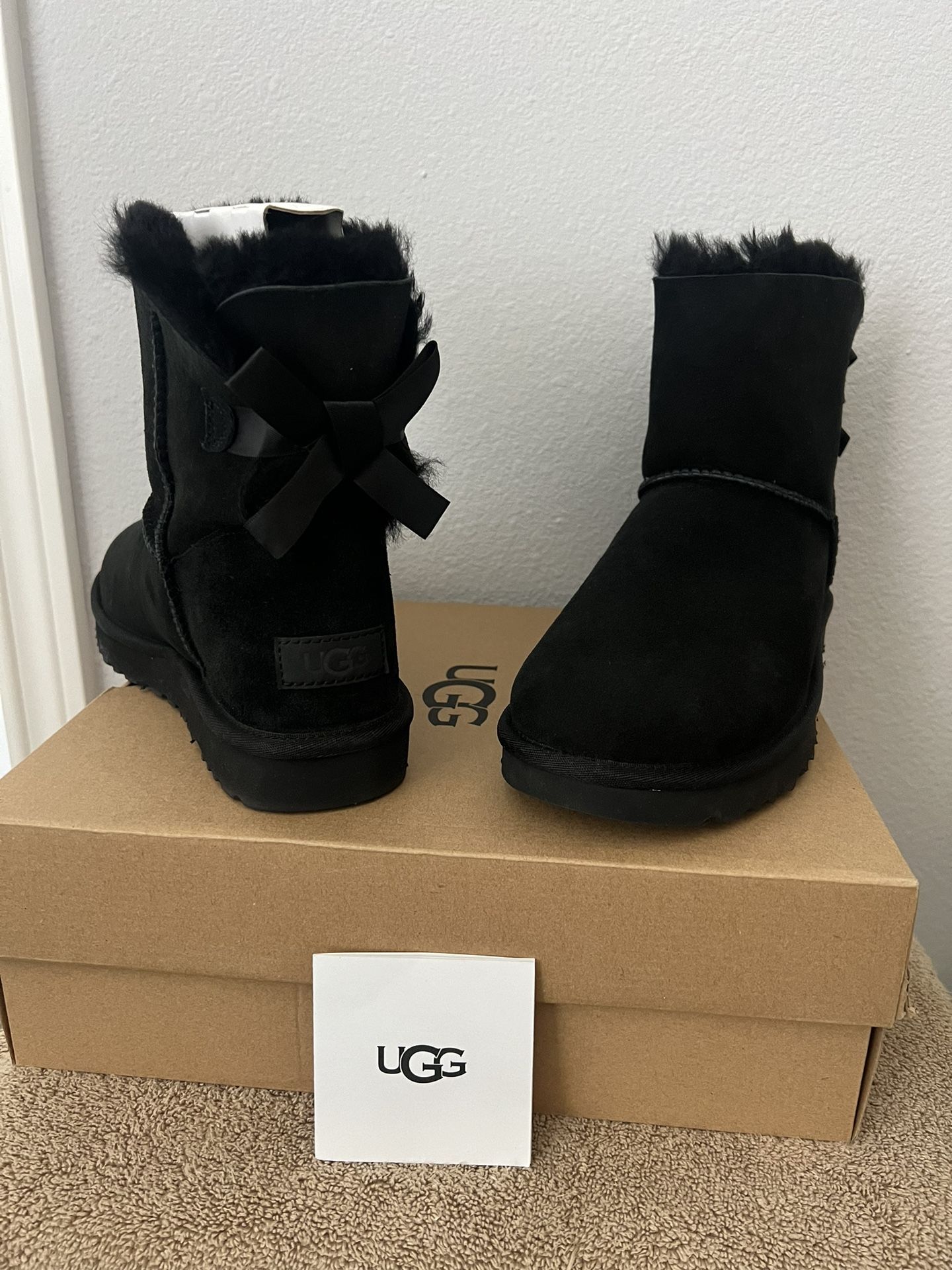 New Ugg Woman’s Size’s 7 8 9 Mini Bailey  Bow ll Black Size 9 