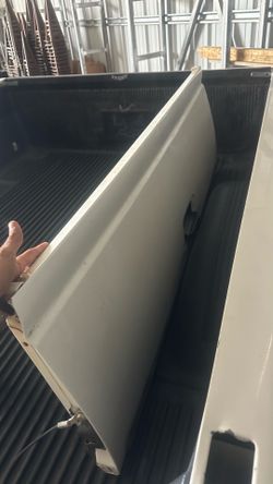Tailgate 99-06 Chevy Silverado