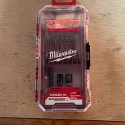 Milwaukee Impact Drill Set 