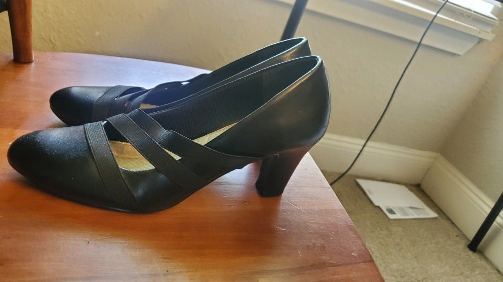 Black High Heel π Pumps Size 8 Cushioned Comfortable