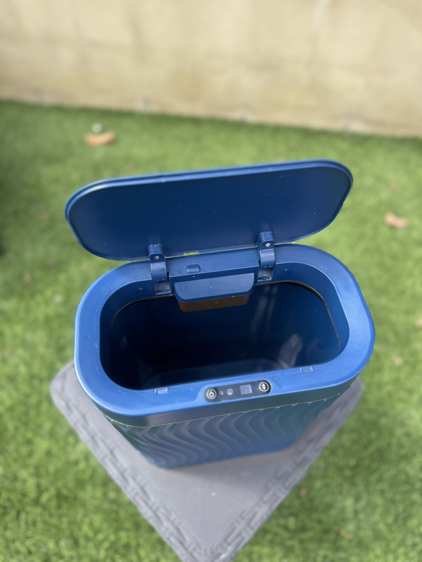 Touchless Motion Sensor Trash Can – 3 Gallon (Blue)