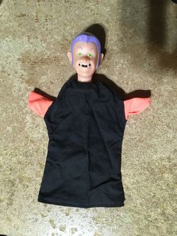 VINTAGE VAMPIRE RUBBER HEAD HAND PUPPET HALLOWEEN BLACK CLOTH PURPLE HAIR 10"