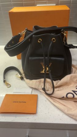 Louis Vuitton Black Leather Drawstring Bucket Shoulder Bag with Gold Hardware