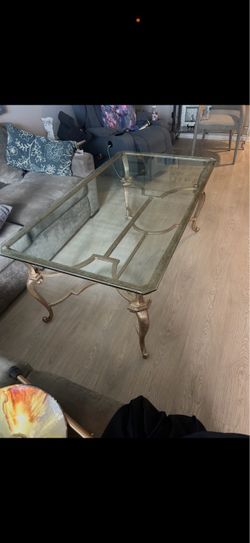 STUNNING GLASS COFFEE TABLE