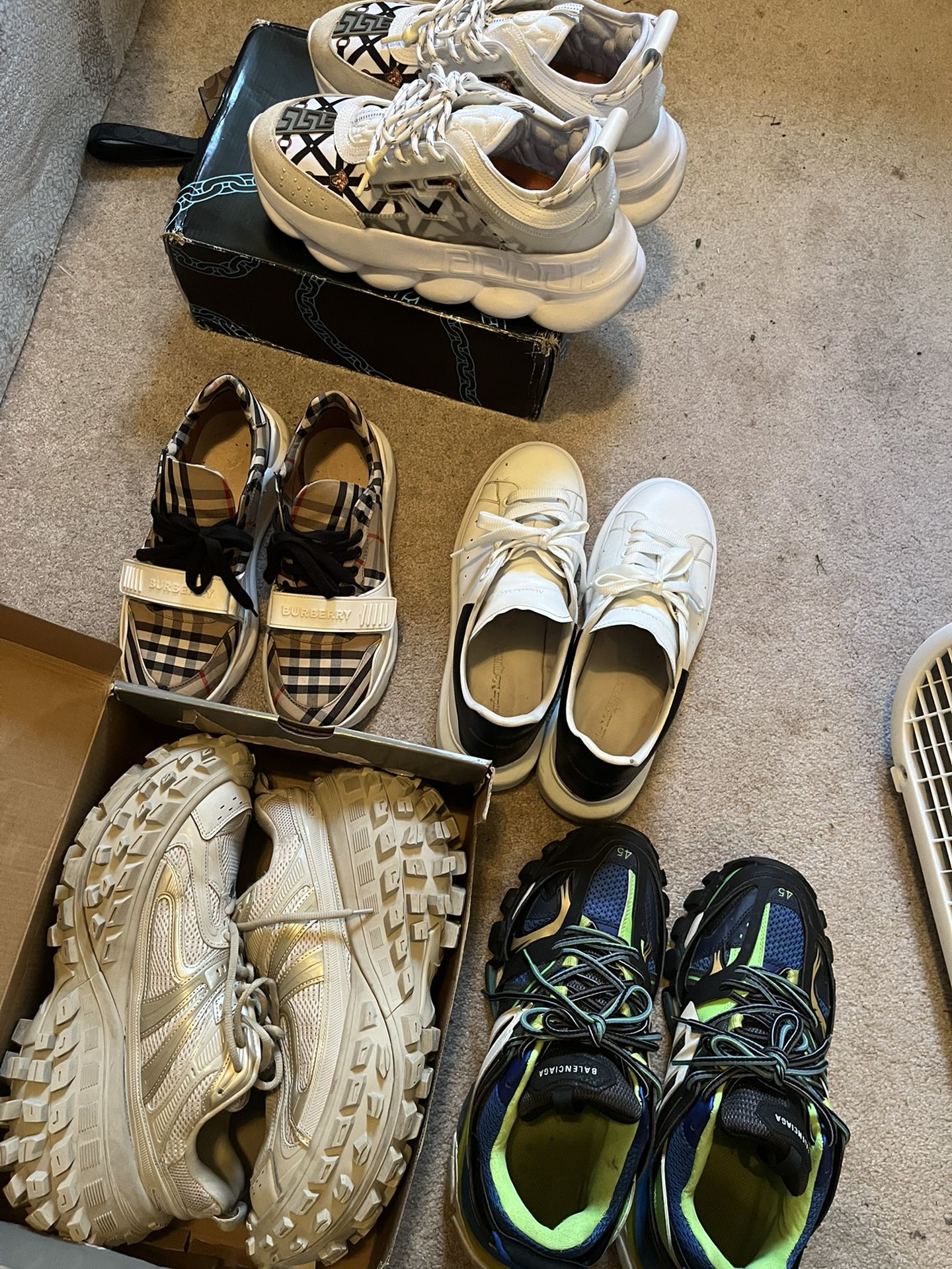 Designer Kicks ( Bape Supreme Nike Jordan )