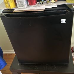 Mini Fridge With Freezer 