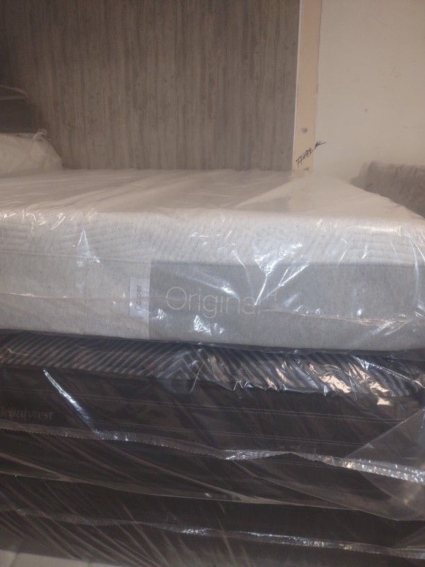 🥳🥳🥳 $499 California King Casper H Mattress Only $499 🥳🥳🥳