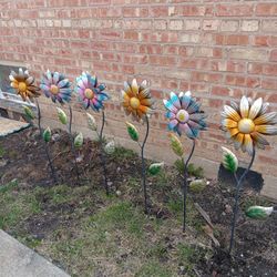 Set Of Six Pieces Vintage Metal Flowers Outdoor Garden Decor 