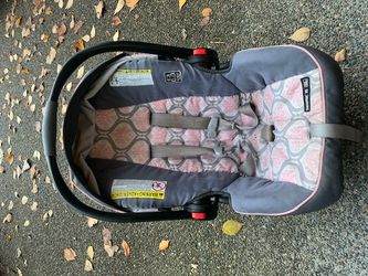 Graco Snugride 35 Car Seat and Base Station