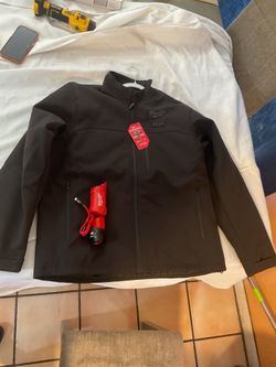 Milwaukee m12 tough jacket with usb cable top off 1.5 battery SIZE LARGE