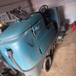 TENNANT M17 3300HRS FOR PARTS OR FIX