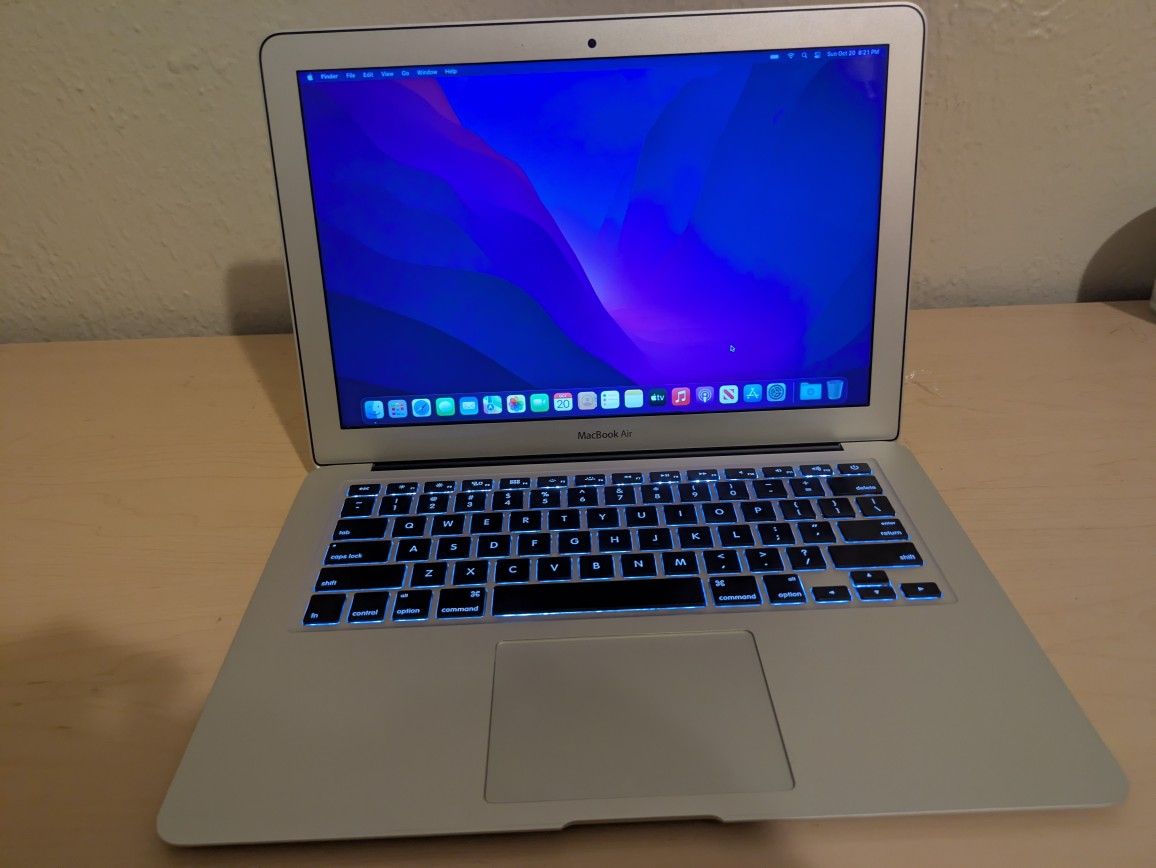 Mint Condition MacBook Air 13 Inch Early 2015 i5 5th Gen 4GB 128GB SSD.