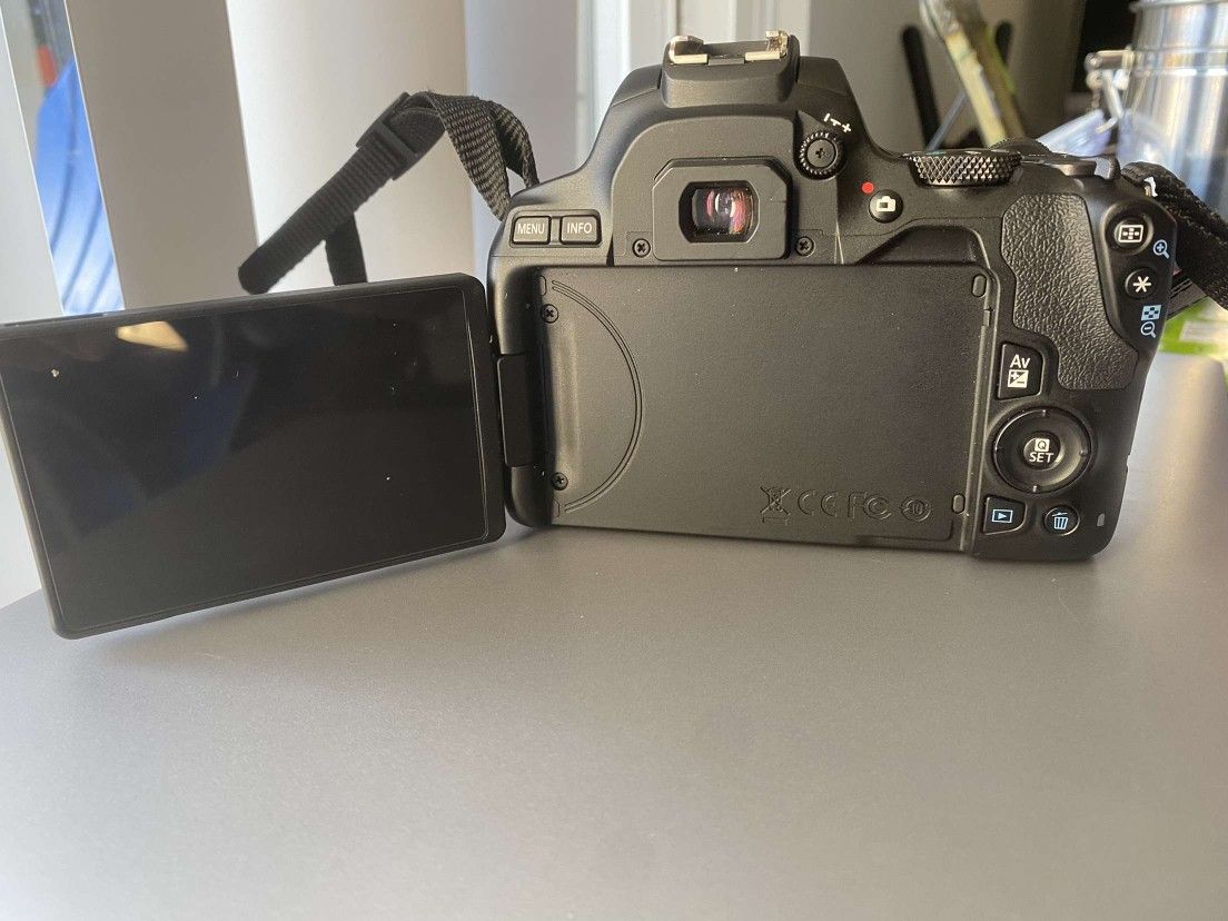 EOS 2500 Cannon Camera