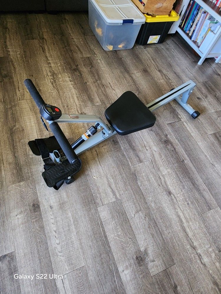 Sunny Health Fitness Rowing Machine